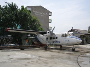 なぜか飛行機まで…