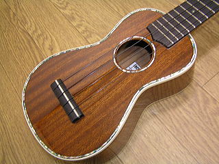 ソプラノウクレレ LOCO ukulele DUK-5T（ハードケース付き）-