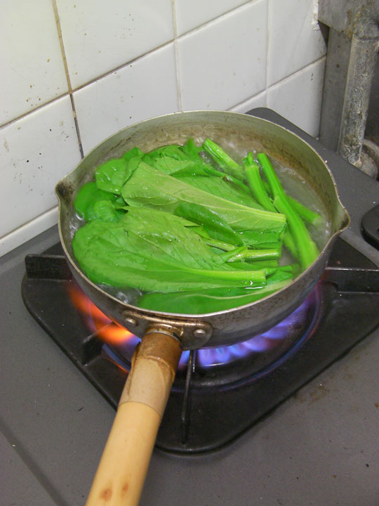 【新入荷や旬を迎える野菜たち】静岡県の磐生福立菜は生でもイケるが、火を通すと、もっとイケる。 野菜ソムリエで検索 ⇒ 楽天ブログ