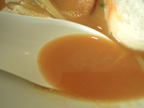 鶏白湯醤油スープ