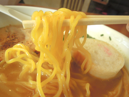 縮れ麺