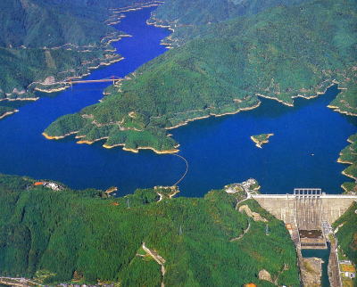 率 早明浦 ダム 貯水 何故、四国4県で香川だけが渇水になるのですか？