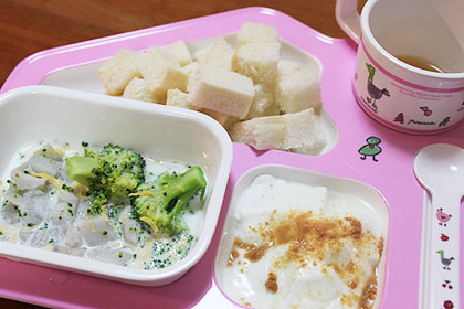 離乳食196日目 1歳0ヶ月 初めてのカリフラワー 白菜と豚肉のスープ 赤ちゃんのお食事日記 楽天ブログ