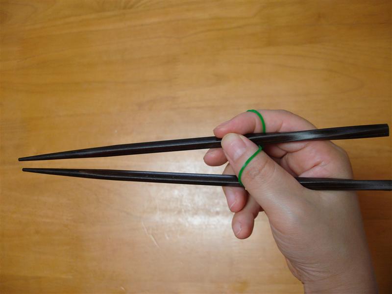 輪ゴム１本でできる 正しい箸の持ち方練習 しろいごはんの食育日記 楽天ブログ