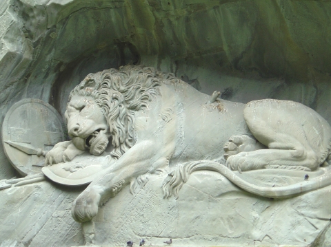 ルツェルンのライオン慰霊碑とスイス人の国防 | わたしのこだわり 