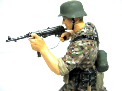 WW IIドイツ戦闘歩兵(迷彩野戦服) (プラモデル) - ホビーサーチ