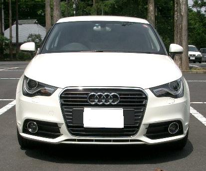 audiーA1正面