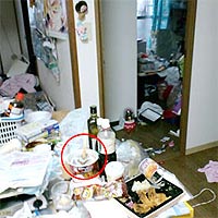 食べ物が置き去りにされたキッチン