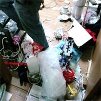 足の踏み場もない床