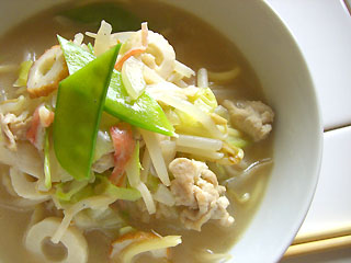 しかしちゃんぽん麺って、福岡では普通にスーパーに置いてあるんだけど、そうでない地域もあるみたいですね。
