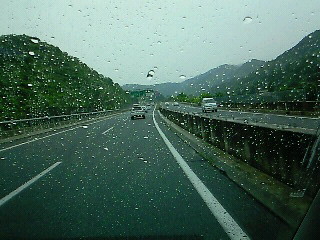 梅雨空の縦貫道.JPG