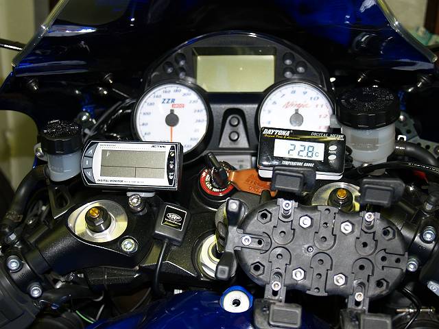 デジタルテンプメーター取り付け完了。 | ☆ZZR1400＆NHW20