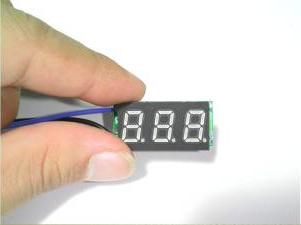 電圧計1