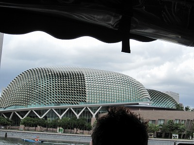 ドゥリアンの形の建物