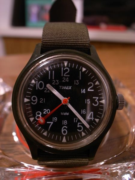 取り寄せた本物の商品 90年代 手巻き TIMEX キャンパー 赤秒針