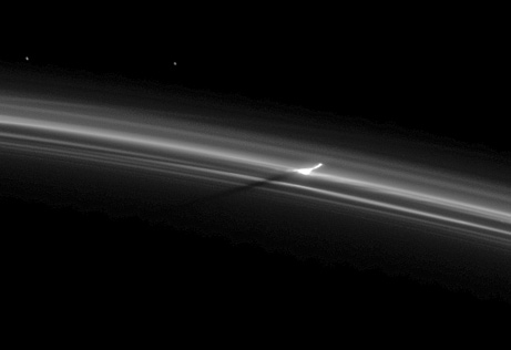 090811-saturn-equinox-rings-picture_big.jpg