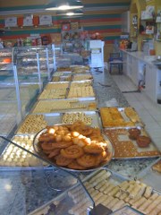 店内のスイーツ１