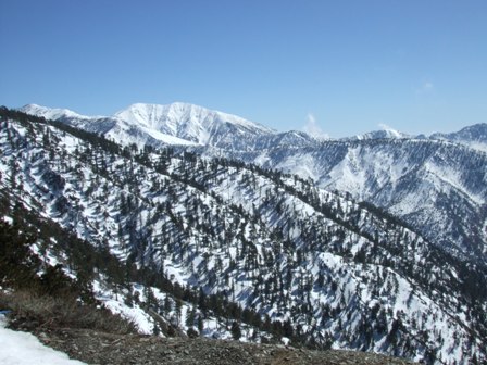 周りの山