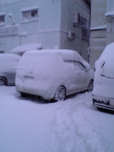 車が雪だるま