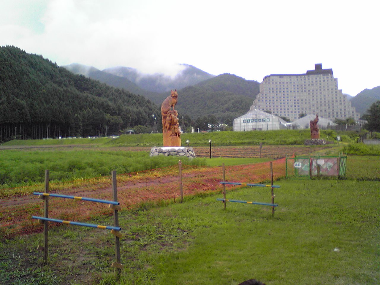 犬の彫刻