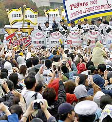 写真特集】阪神御堂筋優勝パレード！ | 阪神タイガース われら猛虎党