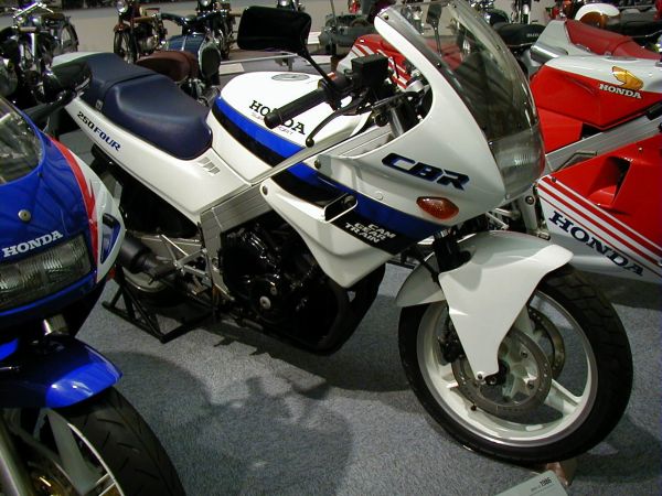 レッド 17000rpm～ 「ホンダ・ＣＢＲ２５０ＦＯＵＲ」 | 一期一会