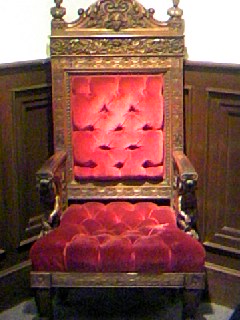 サターン の 椅子