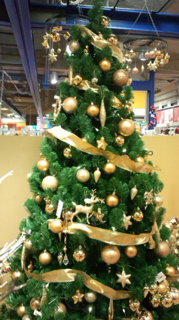 船橋のロフト店内にあるクリスマスツリー にっきょん 楽天ブログ