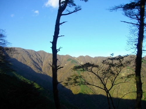 塔ノ岳全景 (500x375).jpg