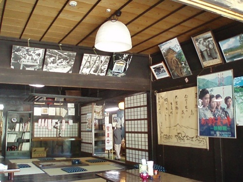G8お助け小屋内部2.jpg