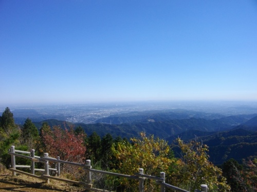 日の出山山頂都心方向.JPG