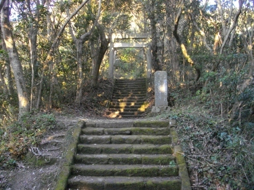 高塚山高塚不動尊奥の院 (1) (500x375).jpg