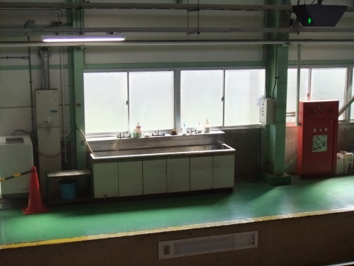 24.検査庫内洗い場.JPG