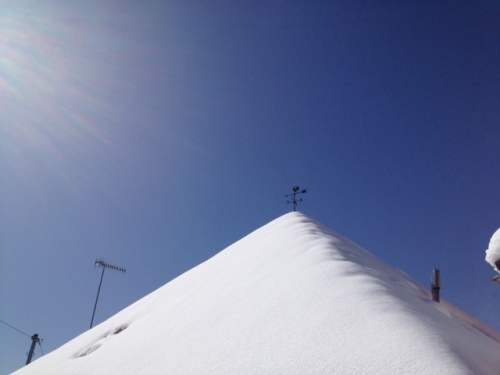 雪　三角屋根.jpg