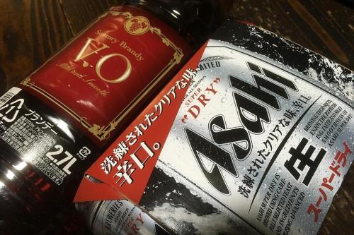 サントリーブランデーV.O　2.7Lペット & アサヒ スーパードライ.JPG