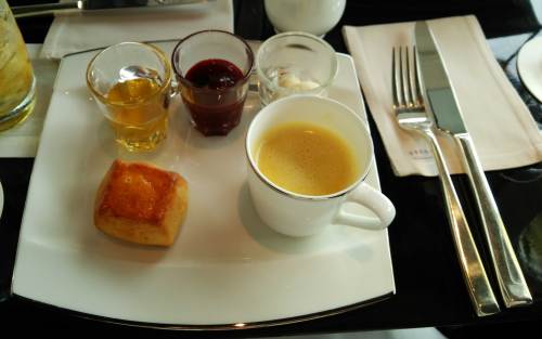 20140813パレスホテル プリヴェ 03スコーン.jpg