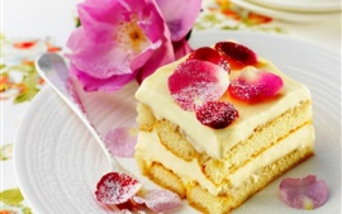 Dessert-sweet-cake-roses-petals_s.jpg