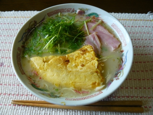 P1710295 (640x480)131203昼食　ベーコンと卵焼きのラーメン.jpg