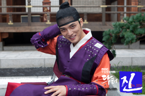 1342758920_121_145_120_40_drjin_photo120720132046imbcdrama1[1].jpg