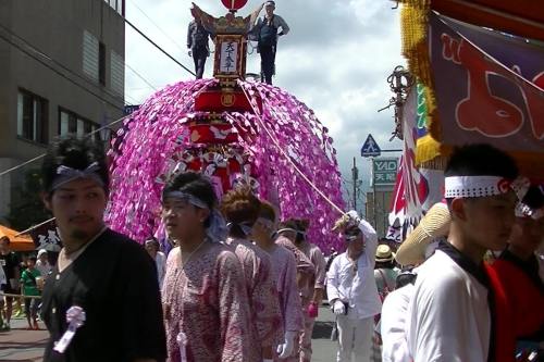 A float parading on Motomachi Street