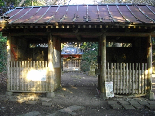 高塚山高塚不動尊奥の院 (3) (500x375).jpg