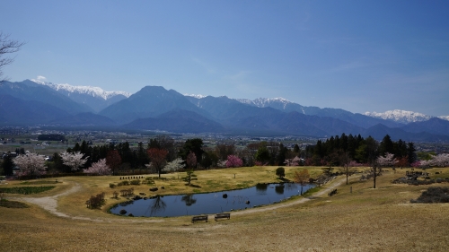 池田町クラフトパーク池と有明山など中央２０１４，４，２４ (1500x843).jpg