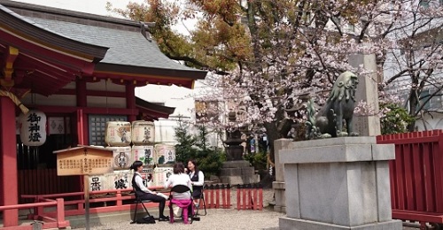 C:\fakepath\160331_★5-Ｂ：御霊神社_オフィス街の桜と弁当.jpg