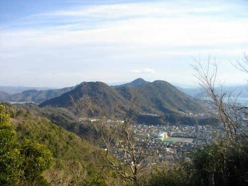 沼津アルプス香貫山遠景 (500x375).jpg