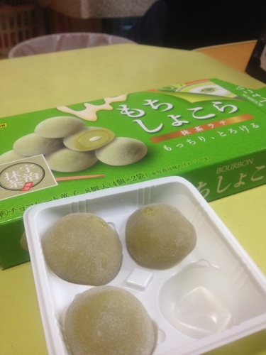 ４月２４日　もちしょこら　抹茶ラテ味