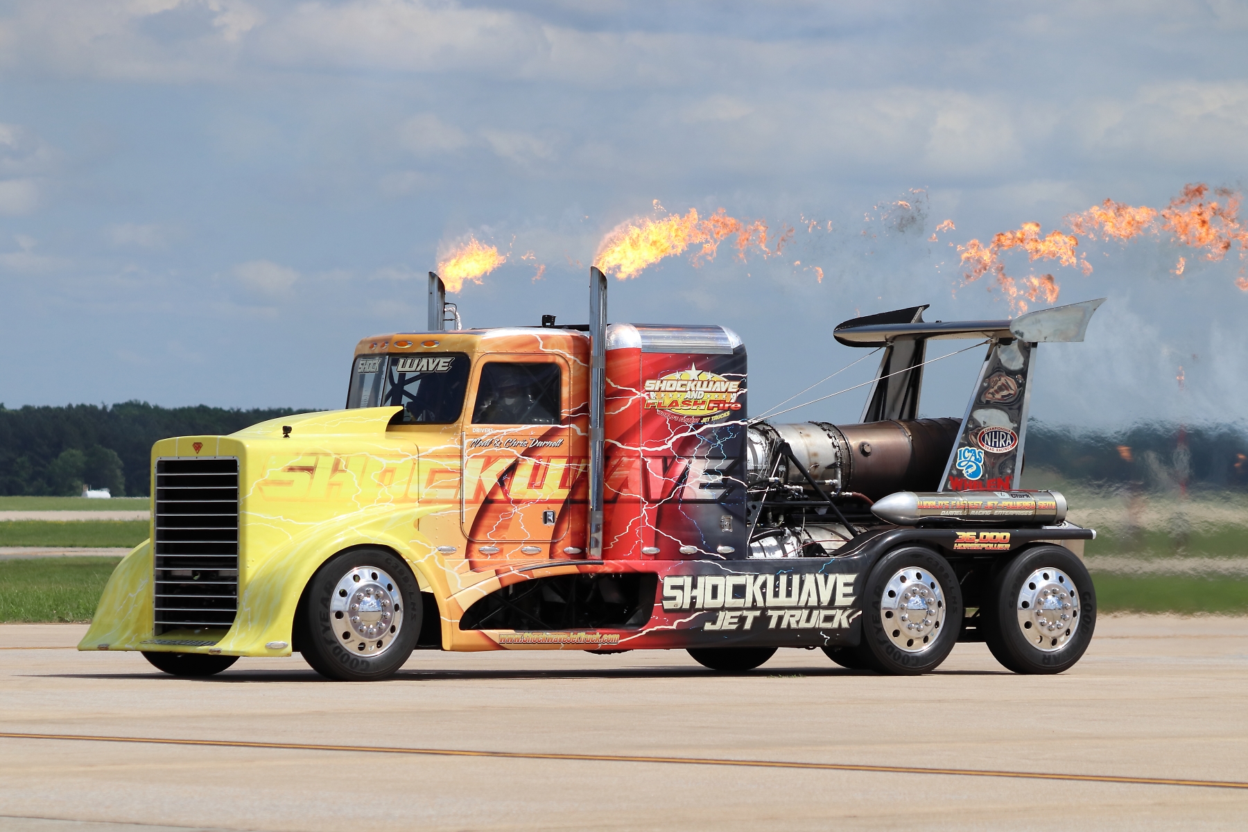 アンドリューズ航空ショー2019 Day1(Fri) ~マイケル・グーリアン Extra330SC & Shockwave Jet Truck