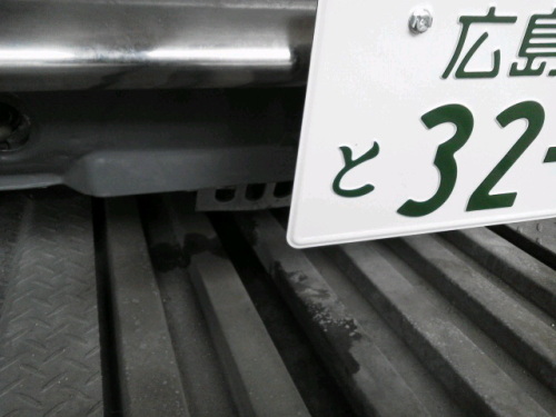 ローバーミニクーパー（駐車場のシミ）アップ