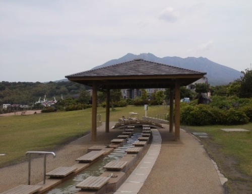 桜島 溶岩なぎさ公園足湯.jpg