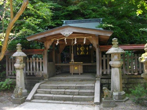 金ヶ崎城絹掛神社 (2) (500x375).jpg