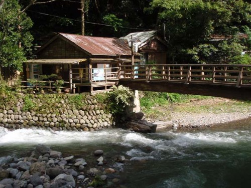 川岸の露天風呂.jpg